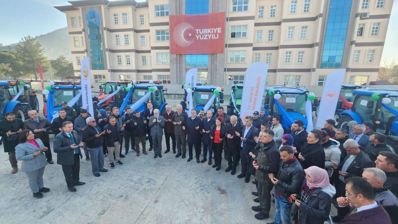 Muğla’da Orman Köylülerine ORKÖY Kredisiyle Alınan Traktör ve İş Makineleri Teslim Edildi 42